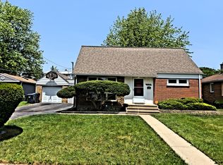 2120 9th Pkwy, Waukegan, IL 60085