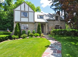 9 Disbrow Cir, New Rochelle, NY 10804