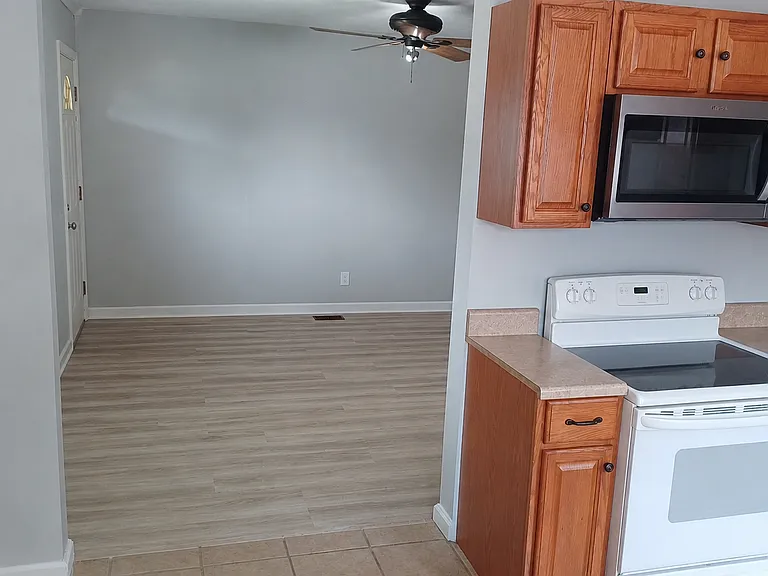 985 McDowell St — Photo 2