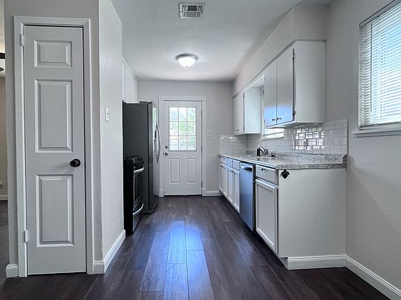 5th image of 126 Dell Ave