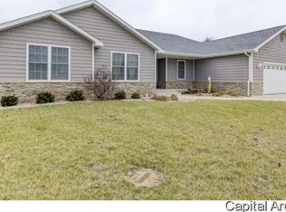 624 Burberry Ln, Rochester, IL 62563