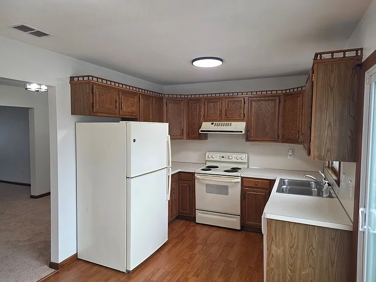1118 Bernice Dr — Photo 4