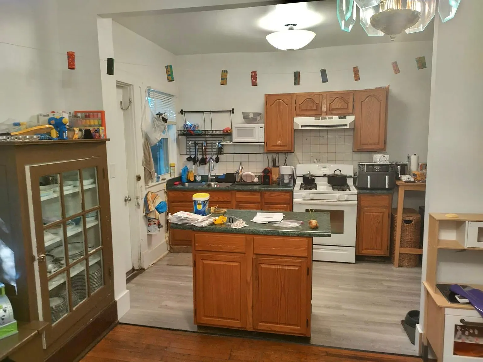5842 Douglas St photo 1
