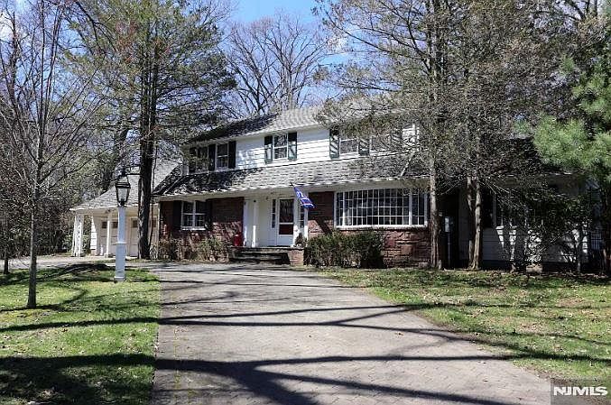 1st image of 435 Carlton Rd