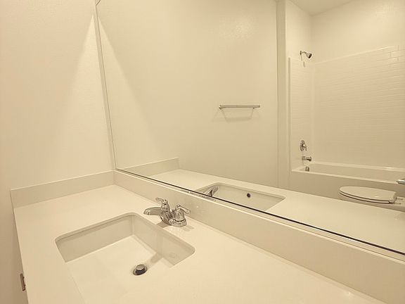 4th image of 2583 Cloudview Privado