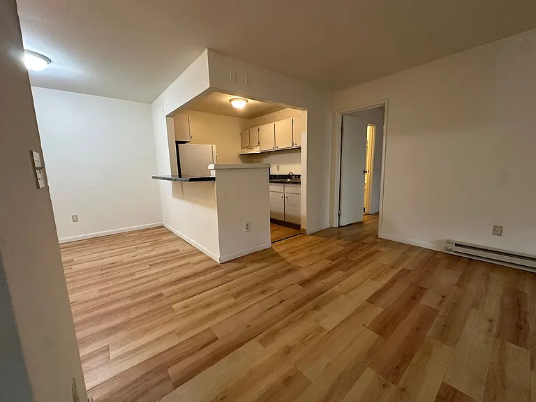 University Park Apartments near Cornell University — Photo 430