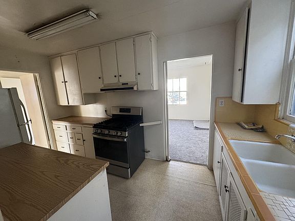 5th image of 4611 Newport Ave