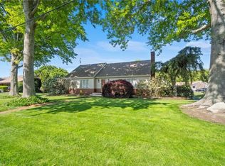 15 Raymond Dr, Narragansett, RI 02882