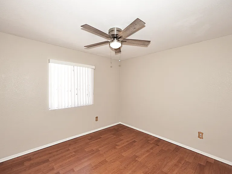 8935 W Windsor Ave — Photo 35