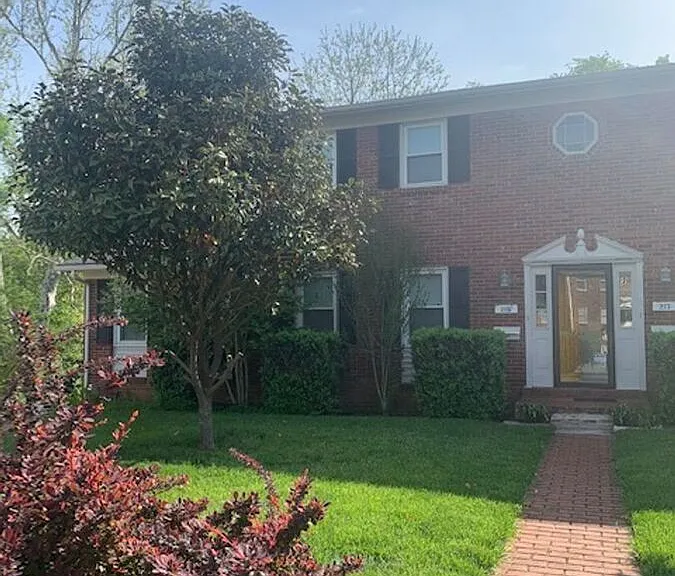 215 Medlock Rd — Photo 1