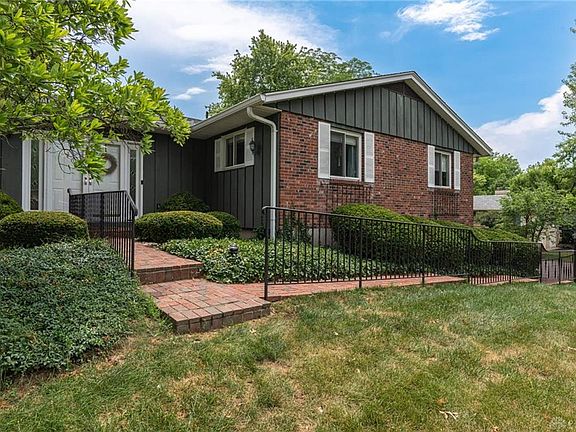 3rd image of 870 Oakcreek Dr
