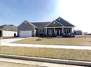 526 Loxley Ln, Troy, OH 45373