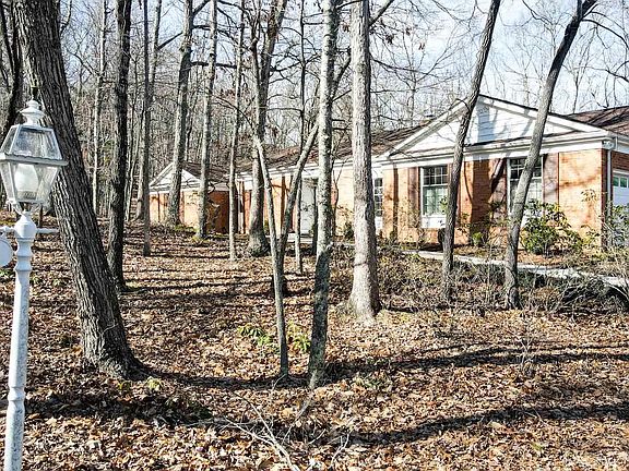 2nd image of 3310 Laurel Dr