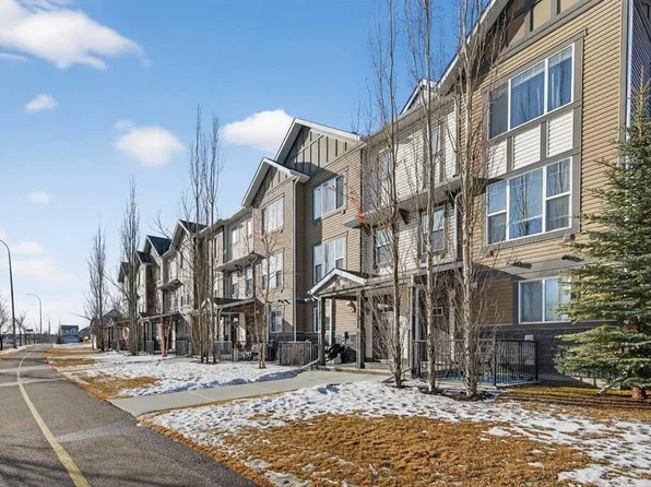 258 E New Brighton Walk SE, Calgary, AB T2Z 5C7
