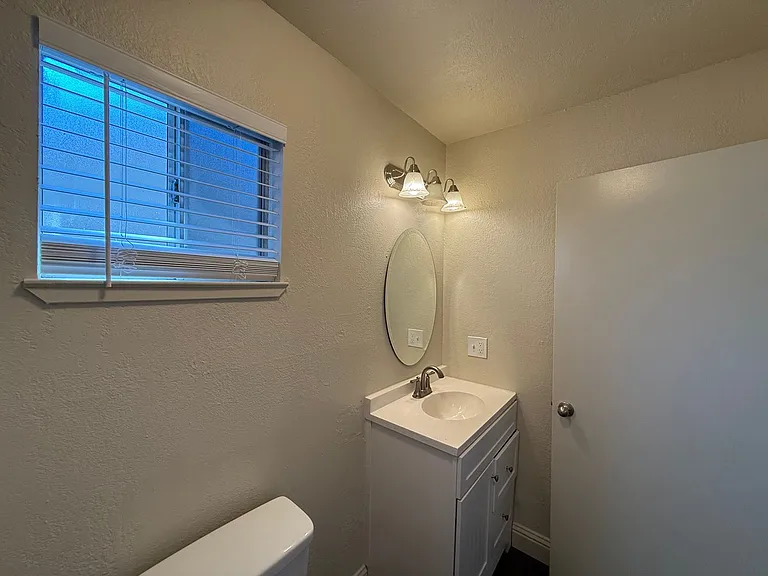 2054 Hyannis Cir — Photo 21