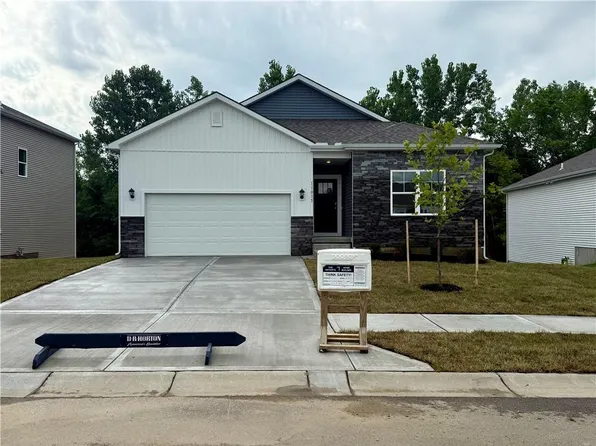 705 Solstice Cir, Belton, MO 64012