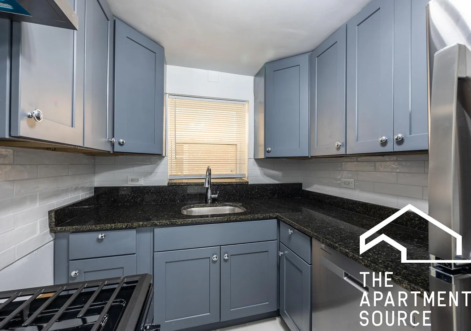 2754 W North Shore Ave — Photo 2