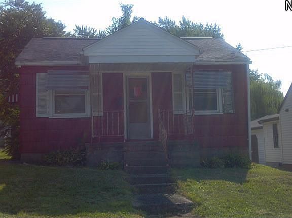 5th image of 142 Elizabeth Ave SW