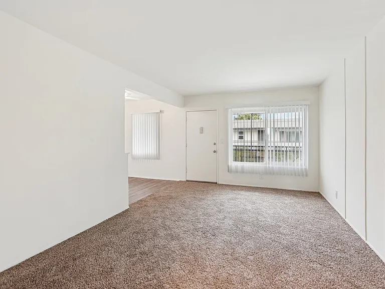 Crenshaw Manor — Photo 12