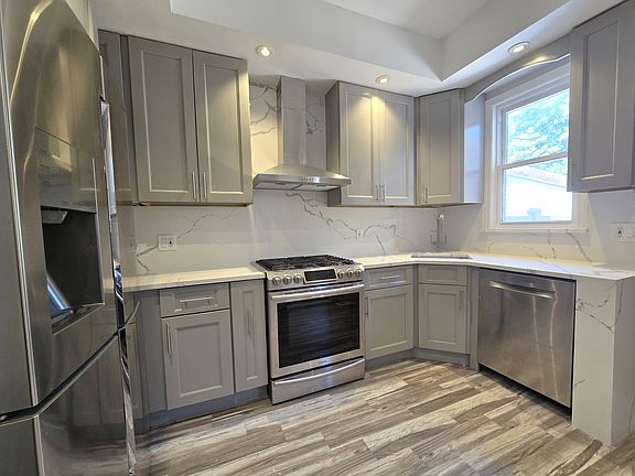 4th image of 32-21 97th St APT 1
