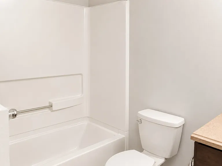 118 Henning Dr — Photo 21