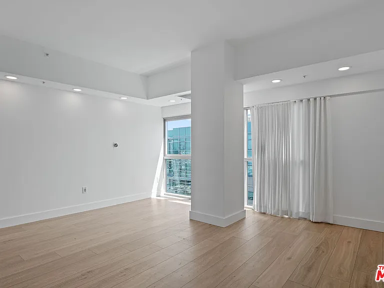 13700 Marina Pointe Dr #1916 — Photo 18
