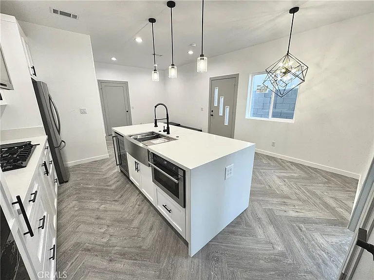 2643 Summerchase Ave #B — Photo 11