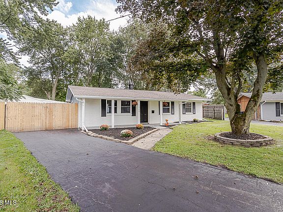 2nd image of 1002 Park Ln
