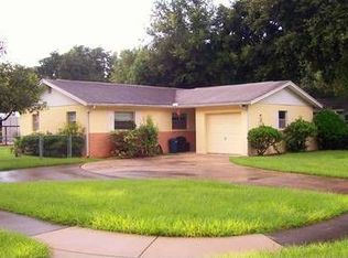 520 Robin Hill Cir, Brandon, FL 33510