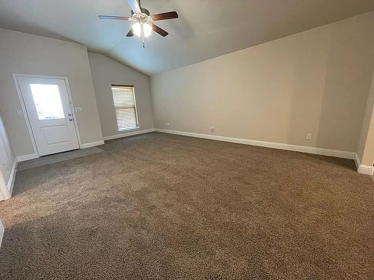 3719 Oakridge Ave — Photo 3