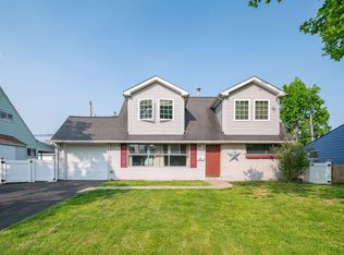 44 Kraft Ln, Levittown, PA 19055