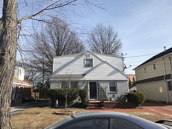 2nd image of 105 Roosevelt Ct