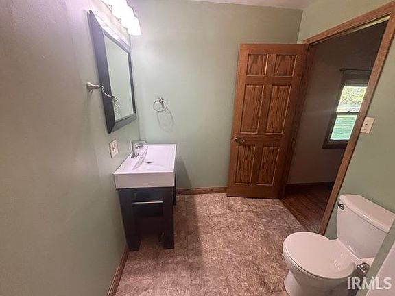 5th image of 1004 N Michigan St