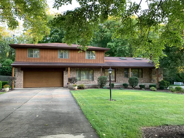 15 Navajo Trl, Girard, OH 44420