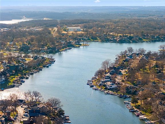 3rd image of 27 Beach Dr