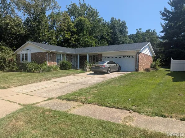 3794 Monsols Dr, Florissant, MO 63034