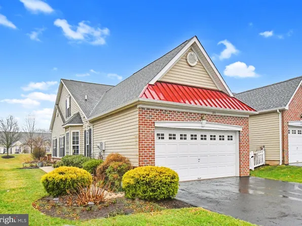 215 Dorchester Dr, Sellersville, PA 18960