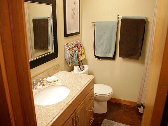 Downstairs bath (upstairs very similar)