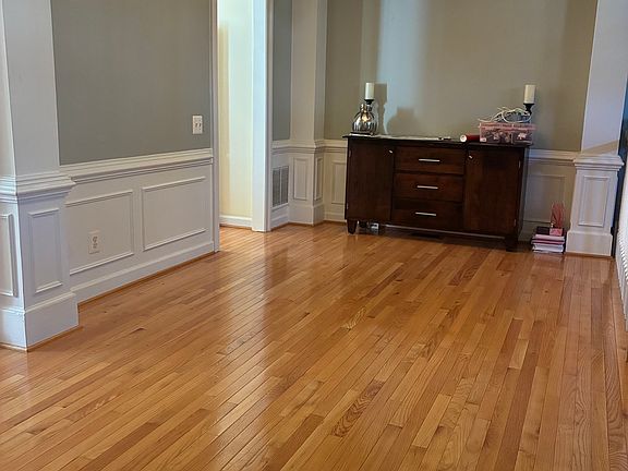 Dinning room with chair Railing