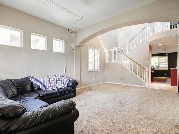 4th image of 239 Ainger Cir