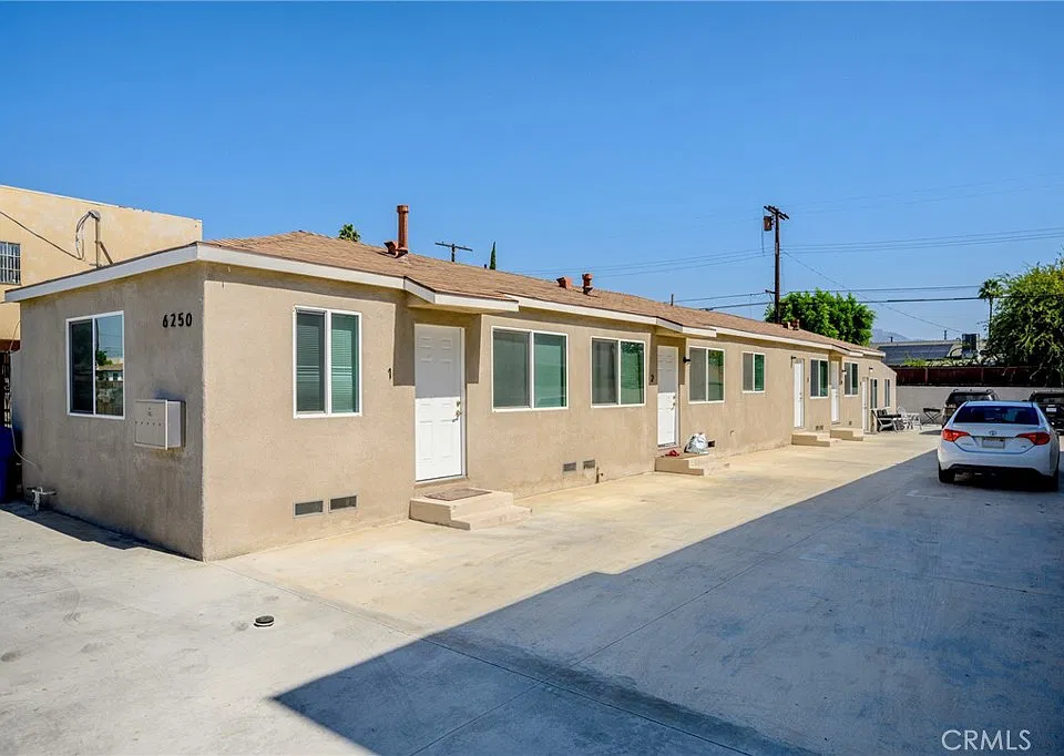 6250 Vineland Ave #1