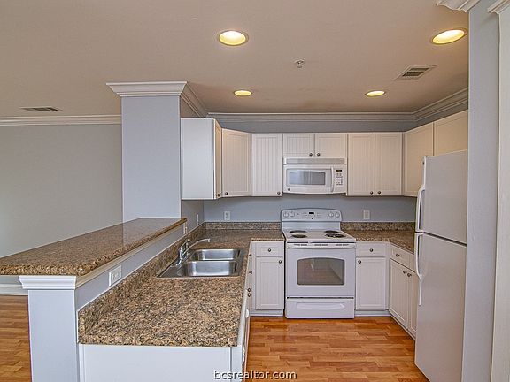 5th image of 1725 Harvey Mitchell Pkwy S APT 1525