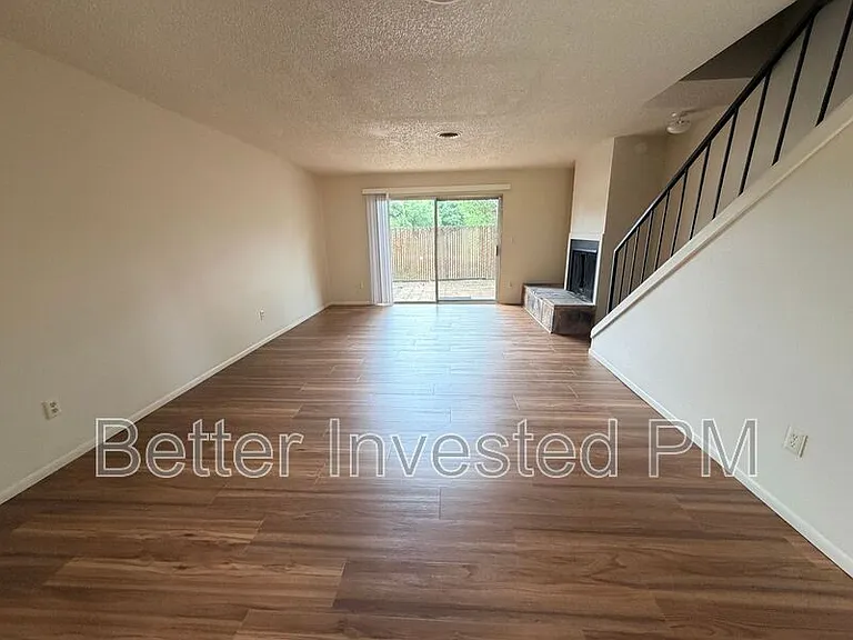 976 Marlene St — Photo 2