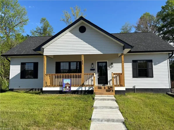 129 E Oakdale St, Mount Airy, NC 27030