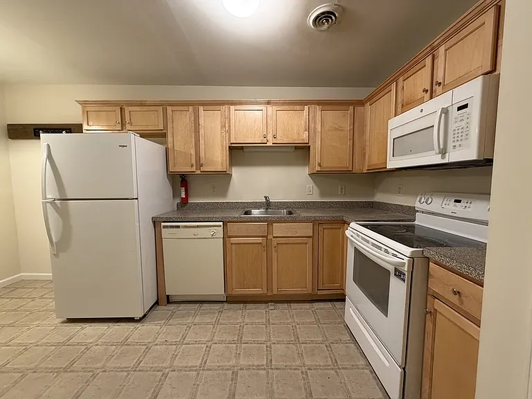 934 Rose St #302 — Photo 3
