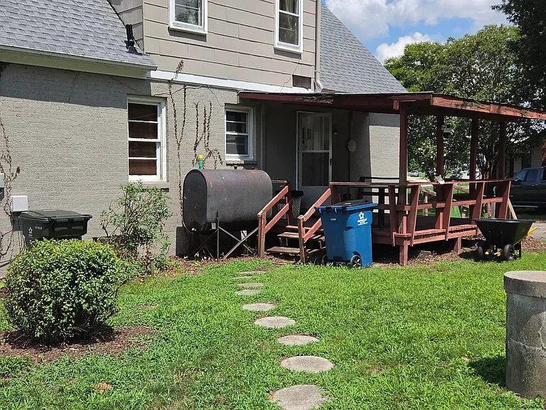 10821 N Main St — Photo 2