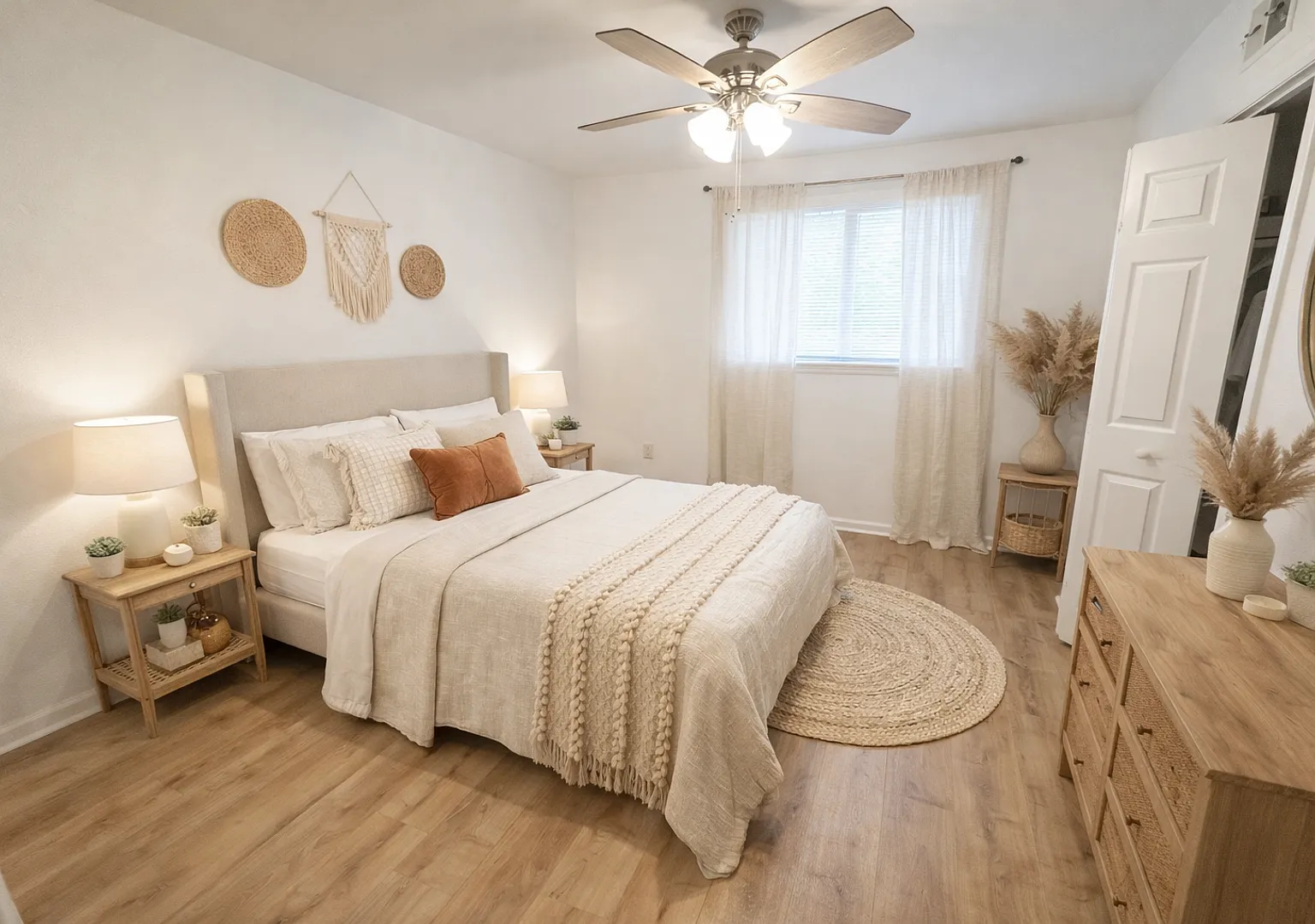 True 1 Bedroom Overlooking Doak Campbell — Photo 2