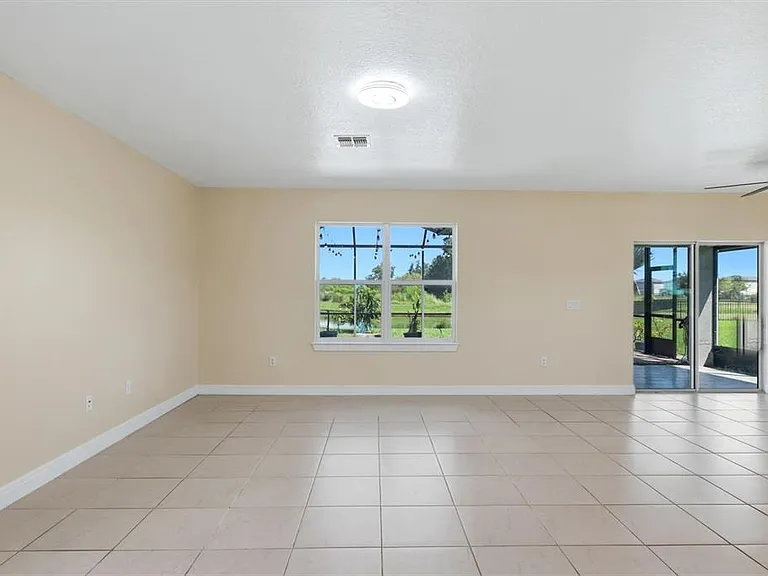 9108 Royal River Cir — Photo 7