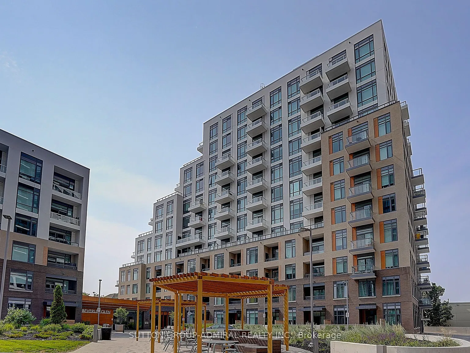 4 bed, $6,250 — Photo 1