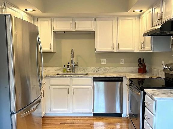 5th image of 515 Herndon Woods Ct